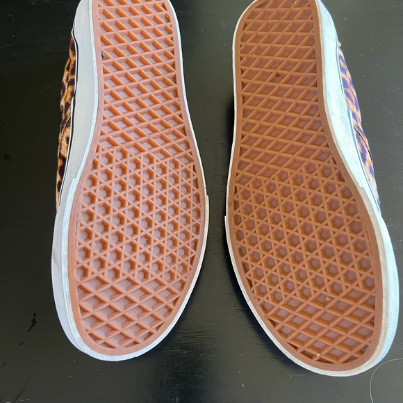 Women’s Van’s Leopard Size 8.5 Slip on - Picture 4 of 8